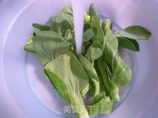 菜心蟹味菇炒面的做法步骤：2
