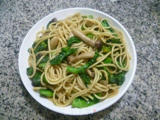 菜心蟹味菇炒面的做法步骤：12