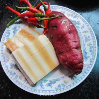 红薯丁烧豆腐的做法步骤：1