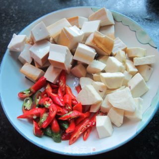 红薯丁烧豆腐的做法步骤：2