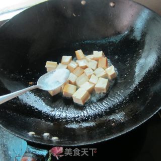 红薯丁烧豆腐的做法步骤：3
