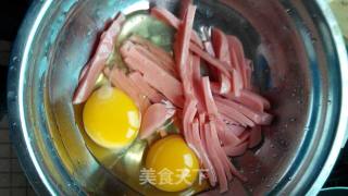香肠蛋饼的做法步骤：1