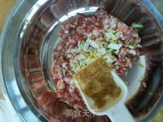 白菜肉丸粉丝煲的做法步骤：3