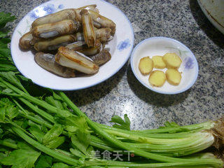 芹菜炒蛏子的做法步骤：1