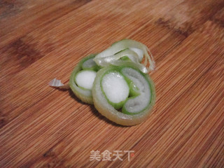 酸黄瓜火腿肠的做法步骤：2