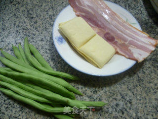 豆腐干培根炒梅豆的做法步骤：1
