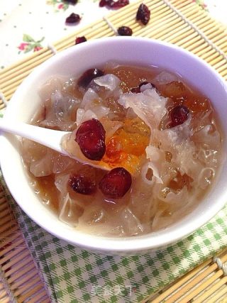 美容养颜糖水--桃胶银耳蔓越莓汤的做法步骤：8