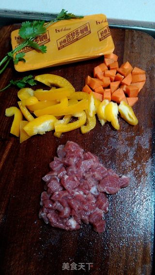 咖喱肉盖饭的做法步骤：1