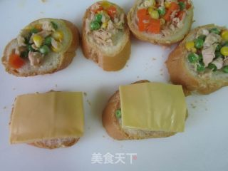 焗金枪鱼面包盏的做法步骤：7