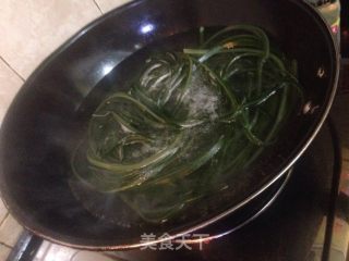 辣拌海带丝的做法步骤：1