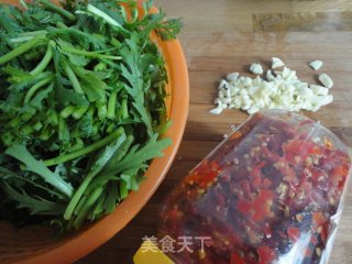 蒜蓉茼蒿的做法步骤：1