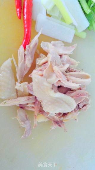 红油手撕鸡腿的做法步骤：2