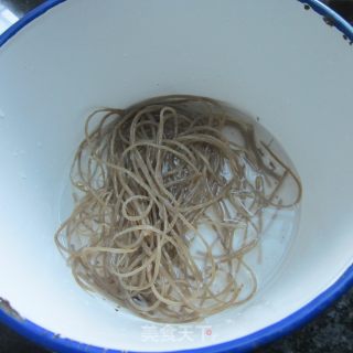 粉丝鸡蛋煮白菜的做法步骤：2