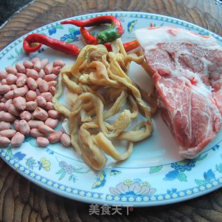 花生米肉末炒干萝卜的做法步骤：1
