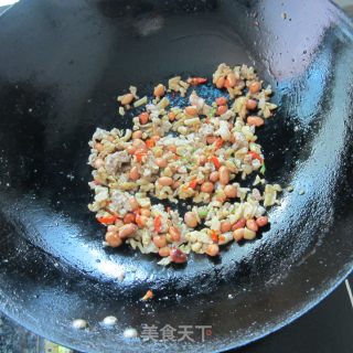 花生米肉末炒干萝卜的做法步骤：9