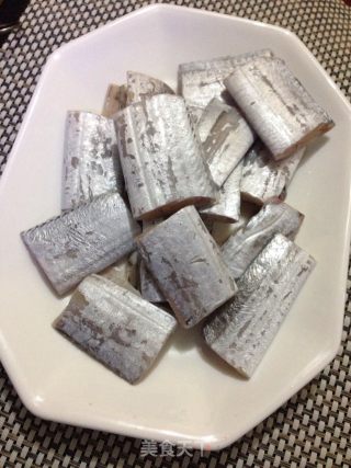红烧带鱼的做法步骤：2