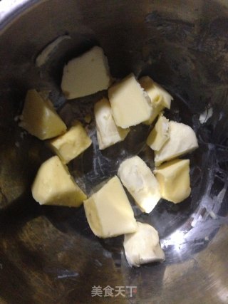 浪漫的酥性饼干——蛋黄玛格丽特饼干的做法步骤：2