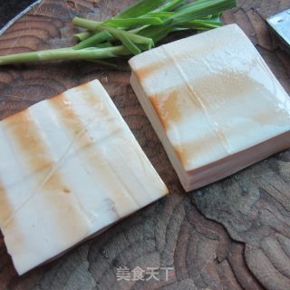 豆腐丁炒蛋的做法步骤：1