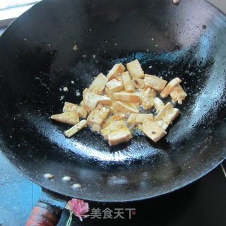 豆腐丁炒蛋的做法步骤：4