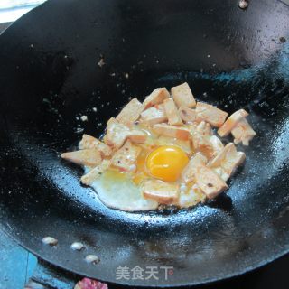 豆腐丁炒蛋的做法步骤：5