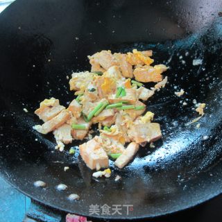 豆腐丁炒蛋的做法步骤：7
