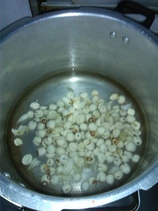 白莲糖水的做法步骤：2