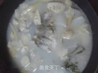 春笋芋艿鲈鱼汤的做法步骤：4