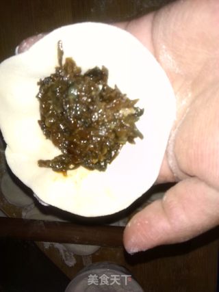 梅菜扣肉饼的做法步骤：5