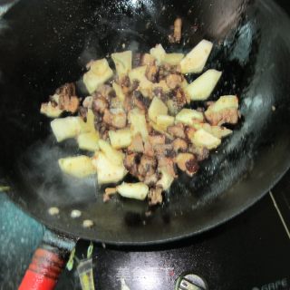 白薯炒腊鸡的做法步骤：6