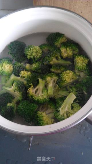 蒜蓉西兰花的做法步骤：3