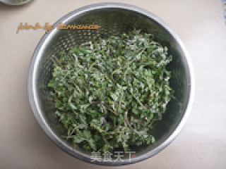 艾蒿蒸菜的做法步骤：1