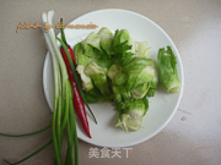 葱油抱子芥的做法步骤：1