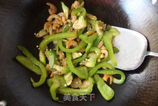 青椒干虾仁的做法步骤：6