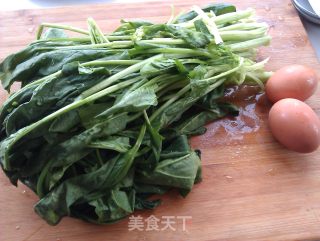 菠菜炒鸡蛋的做法步骤：1