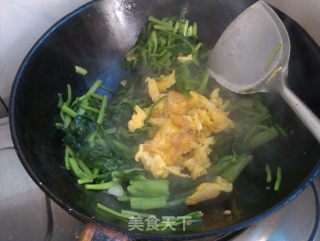 菠菜炒鸡蛋的做法步骤：8