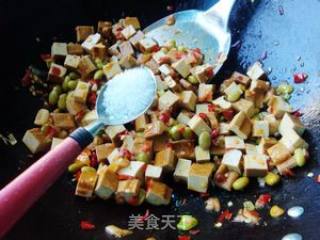 青豆豉炒豆腐干的做法步骤：7