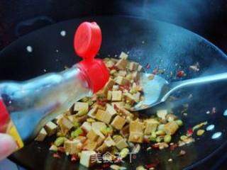 青豆豉炒豆腐干的做法步骤：8