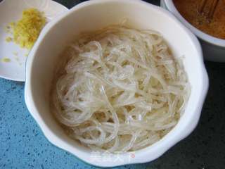 素三鲜水饺－－－春天的韭菜那是一个香的做法步骤：4