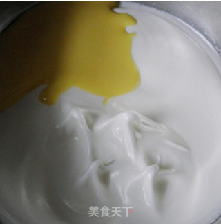 【黄桃戚风卷】----------阳光三月，郊外踏春时携带的甜品的做法步骤：7