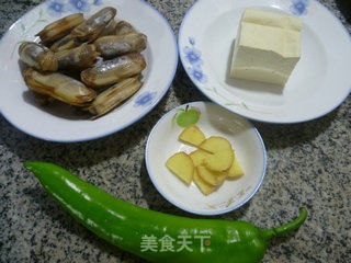 青椒蛏子炒豆腐的做法步骤：1