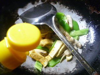 青椒蛏子炒豆腐的做法步骤：12