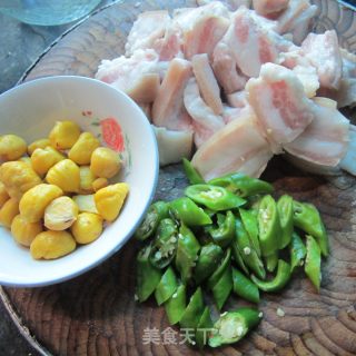咖喱粟子烧肉的做法步骤：2