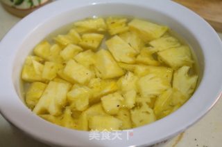 菠萝果酱的做法步骤：1