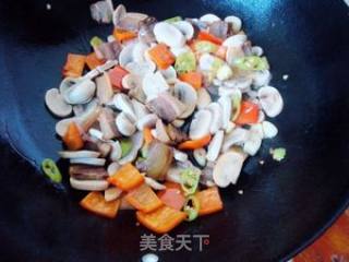 腊肉炒口蘑的做法步骤：7