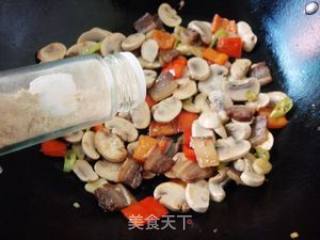 腊肉炒口蘑的做法步骤：8