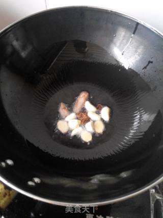 香菇伴鸡的做法步骤：5