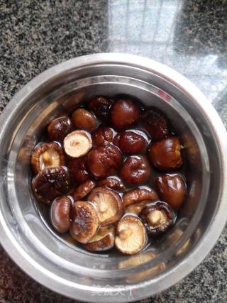 香菇伴鸡的做法步骤：7