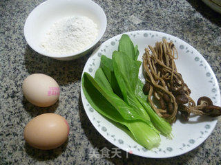 菜心茶树菇鸡蛋饼的做法步骤：1