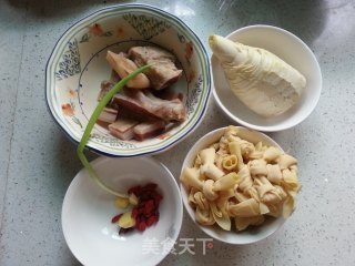 腌笃鲜的做法步骤：1
