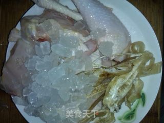 鱼胶炖鸡的做法步骤：1
